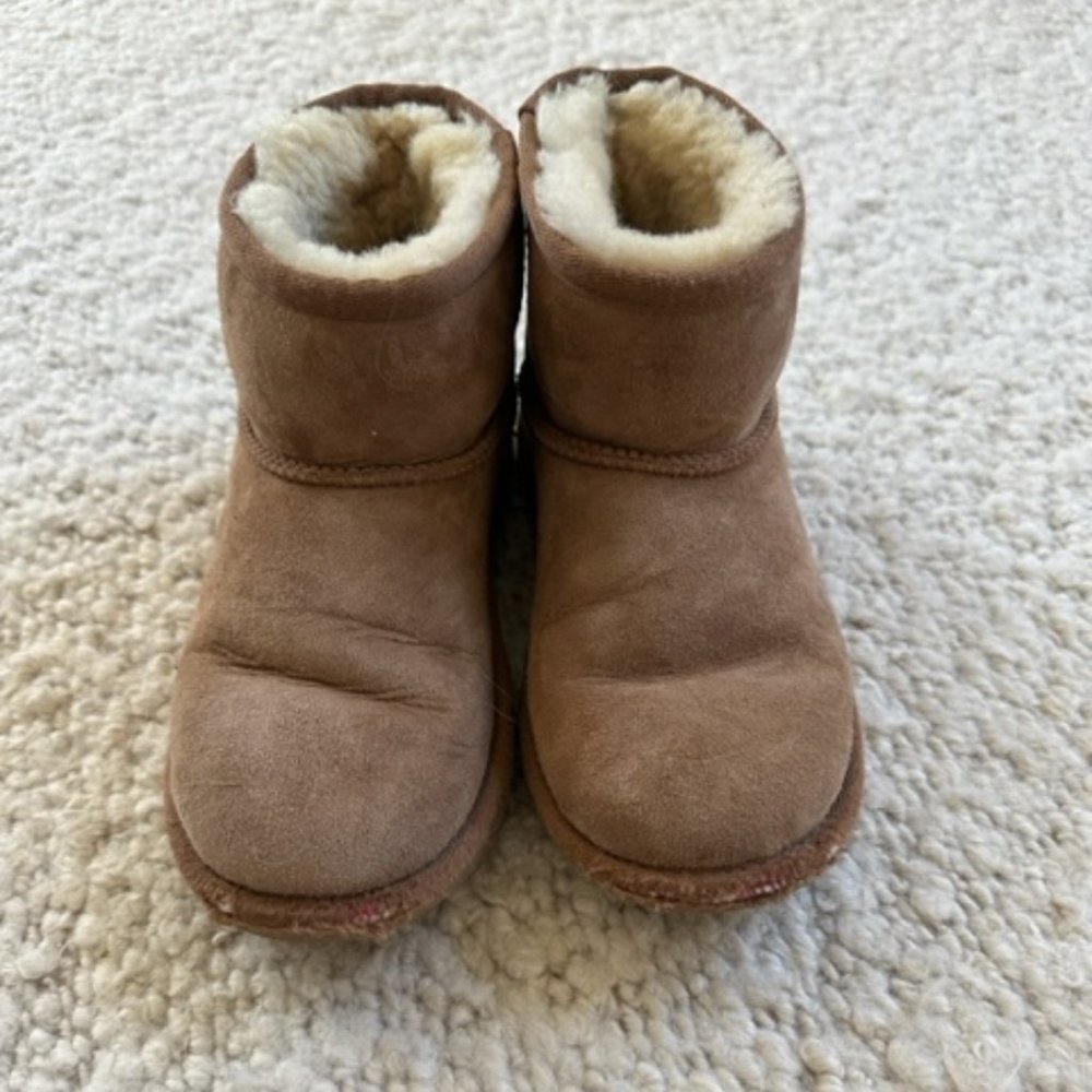 UGG Size 1 Chestnut